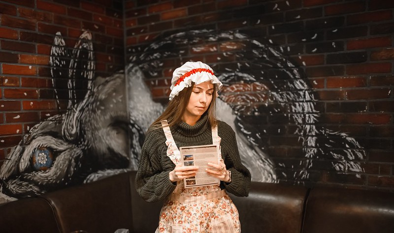 Выездные квесты на Международный женский день: организаторы проводят игру в школе Дніпрі